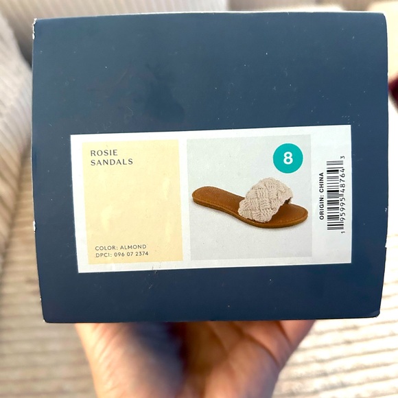 NWT Universal Thread Knit Sandals Sz 8 - Picture 2 of 2